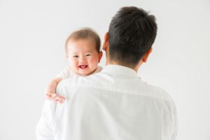 男性よ育休を不安がるな！育休の経済的リスクは低い。育児休業給付金や育休制度について